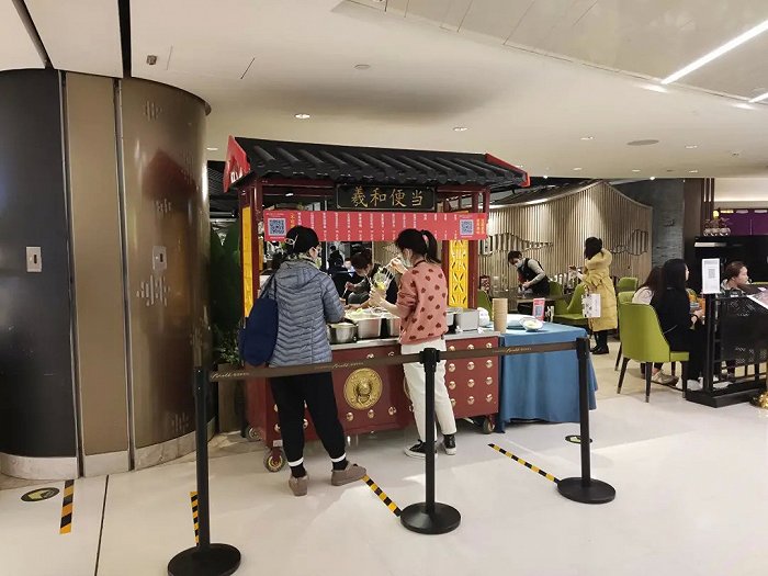 图 / 国贸商城内小吃店 来源 / 燃财经拍摄