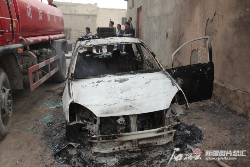 还原2013年新疆巴楚“4 • 23”严重暴力恐怖案件“生死时速”休闲区蓝鸢梦想 - Www.slyday.coM