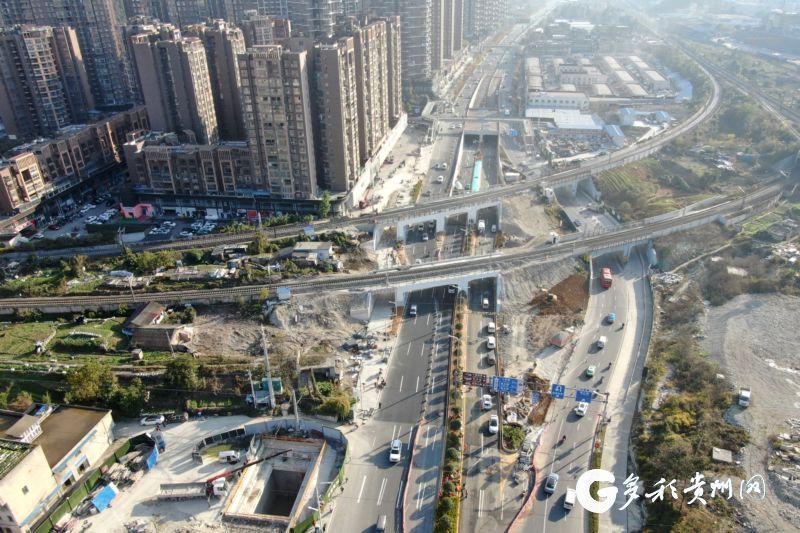 8车道!花溪大道下穿南西联络线立交桥道路通车