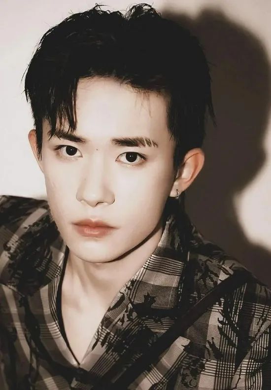 男星们狂追的野性风断眉造型其实是为了转运