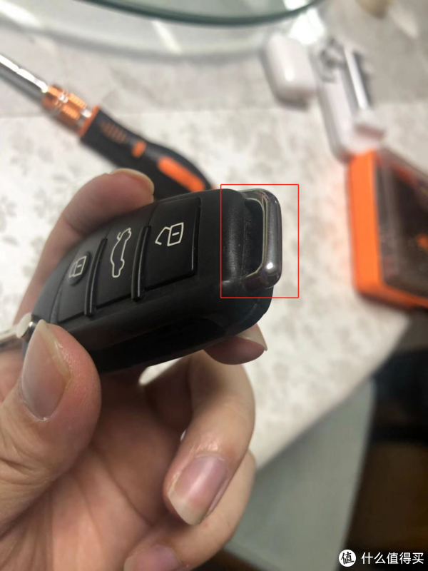 给奥迪q3和丰田荣放汽车钥匙换电池