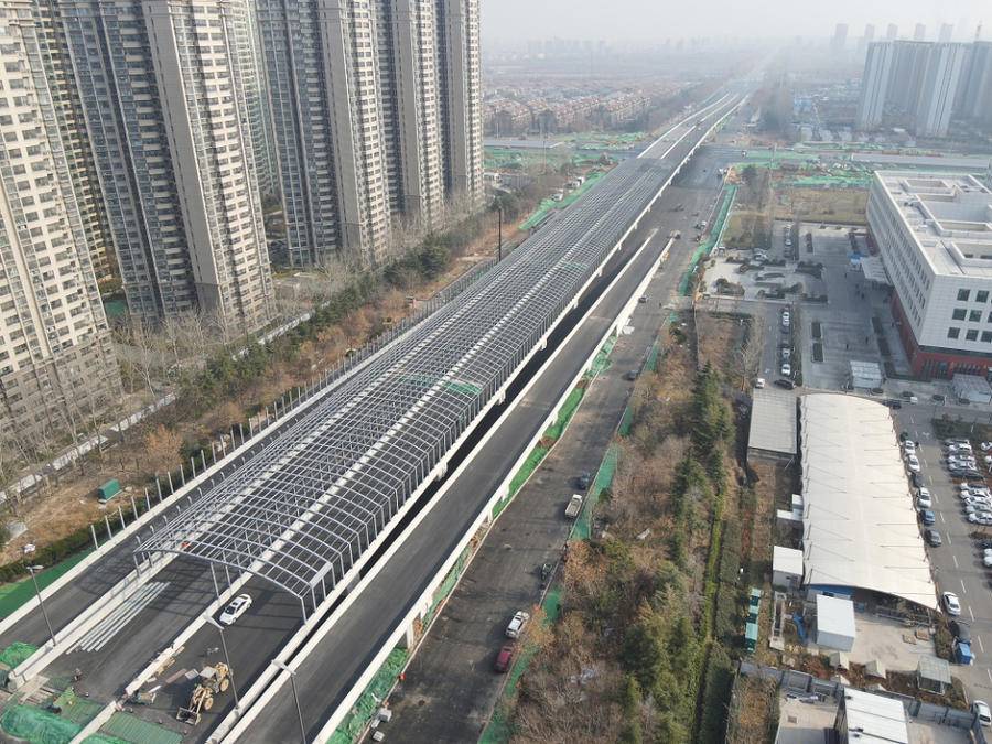 为高架装上消音器宝通街快速路项目全封闭声屏障主体已完成