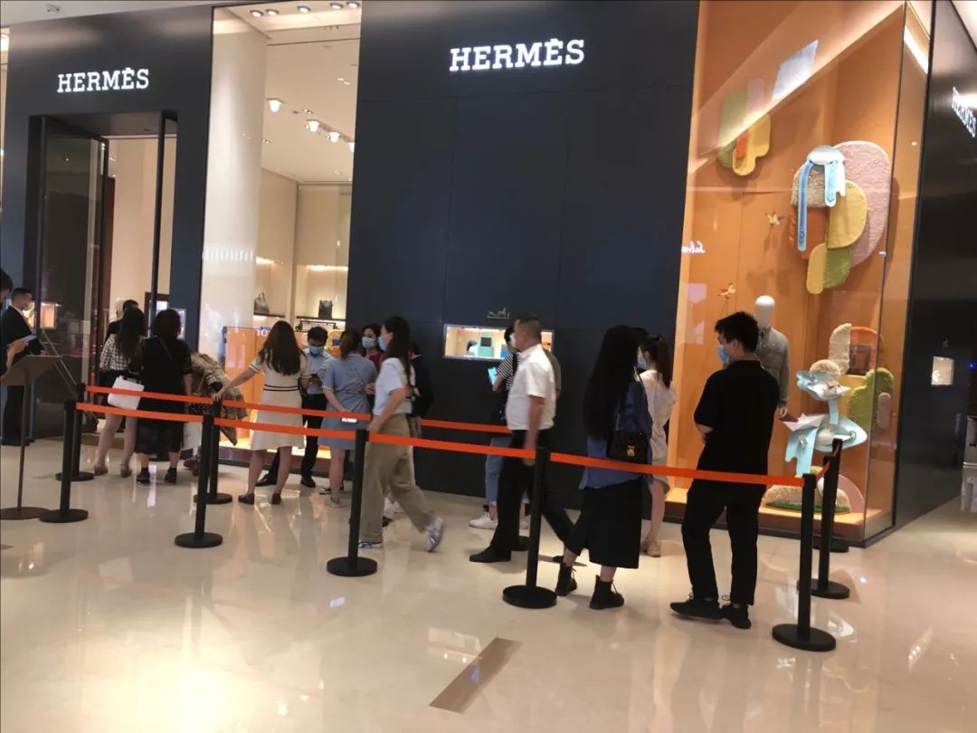 有消费者认为买奢侈品也相当于做投资,香港封关澳门成新战场