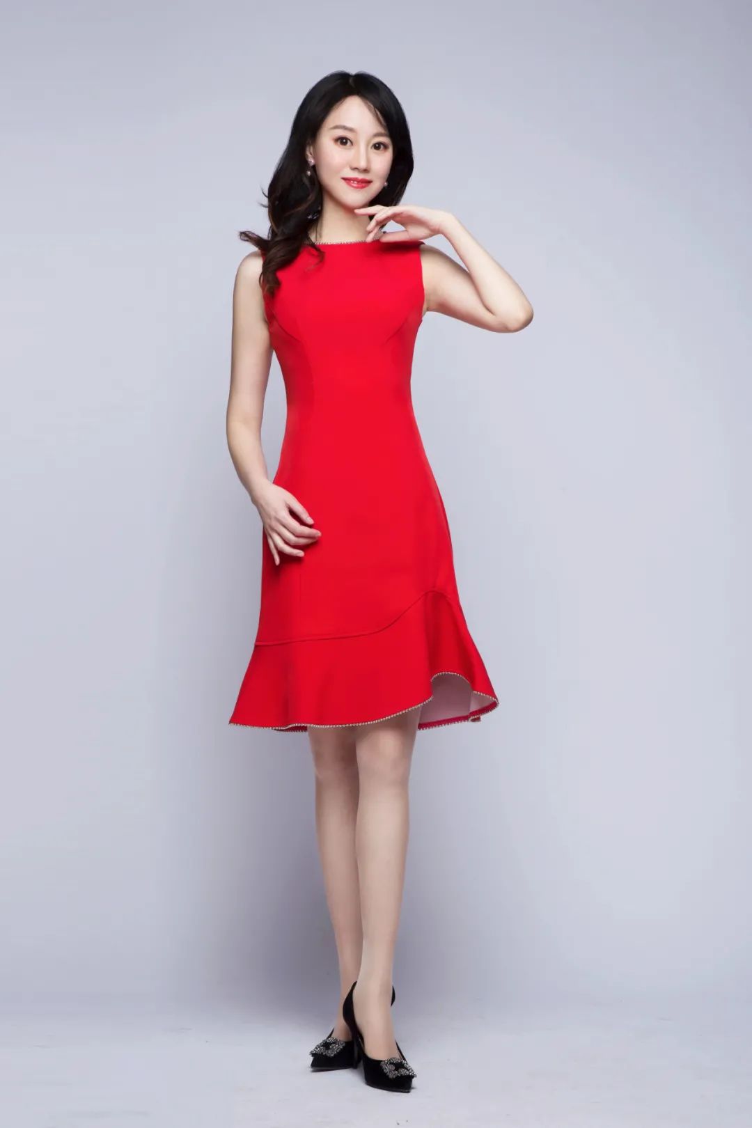 dj沐晨,红裙 玫瑰,活泼明艳