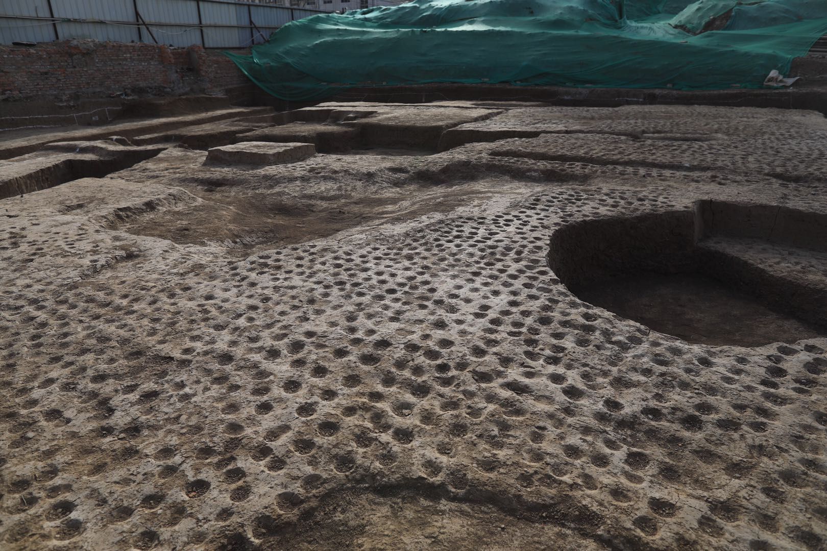 探访金中都外城墙首次发掘:发现唐辽墓葬,遗址公园有望明年开工休闲区蓝鸢梦想 - Www.slyday.coM 探访金中都外城墙首次发掘:发现唐辽墓葬,遗址公园有望明年开工休闲区蓝鸢梦想 - Www.slyday.coM