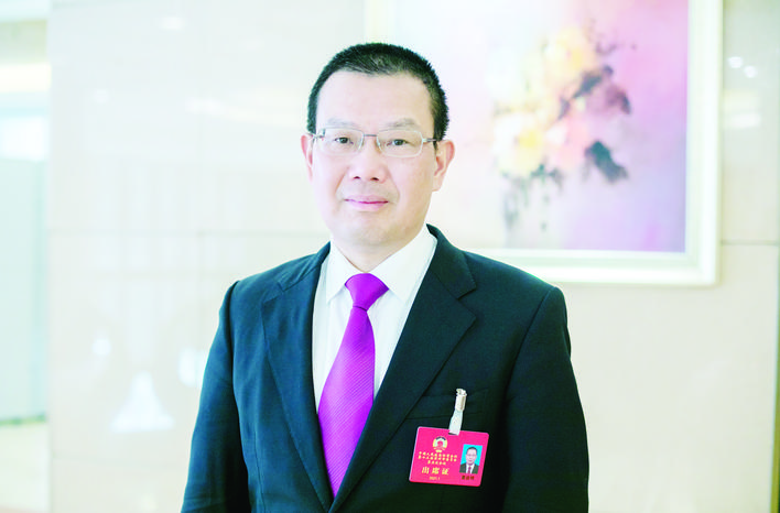 市政协委员,片仔癀药业股份有限公司总经理 黄进明: 建立大健康产业