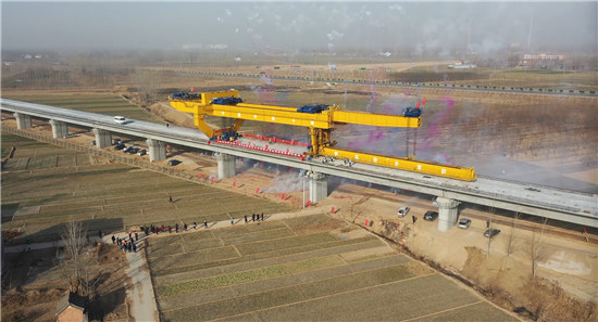 鲁南高铁菏兰段山东境内箱梁全架设