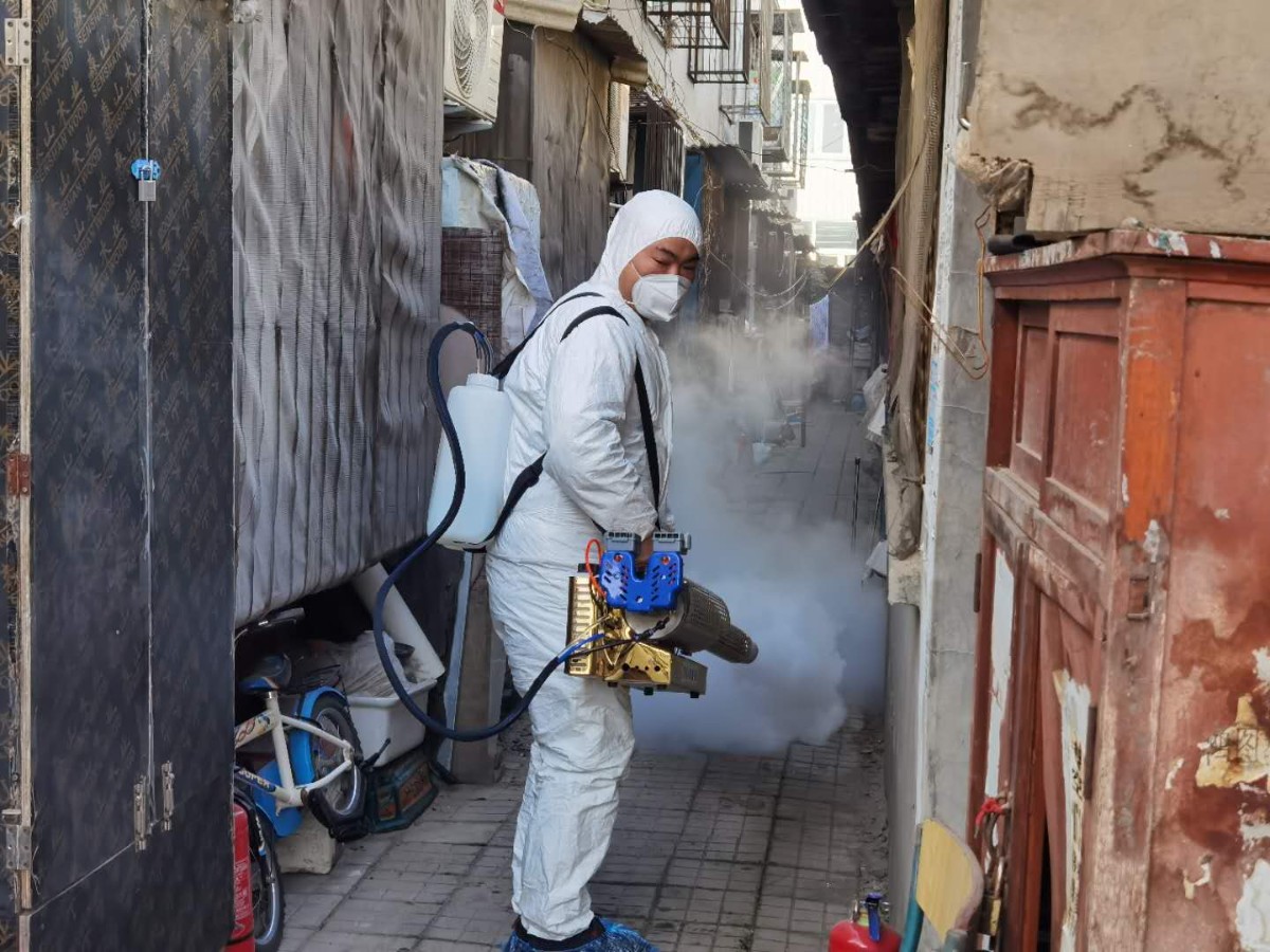 古城街道对辖区实施消毒工作