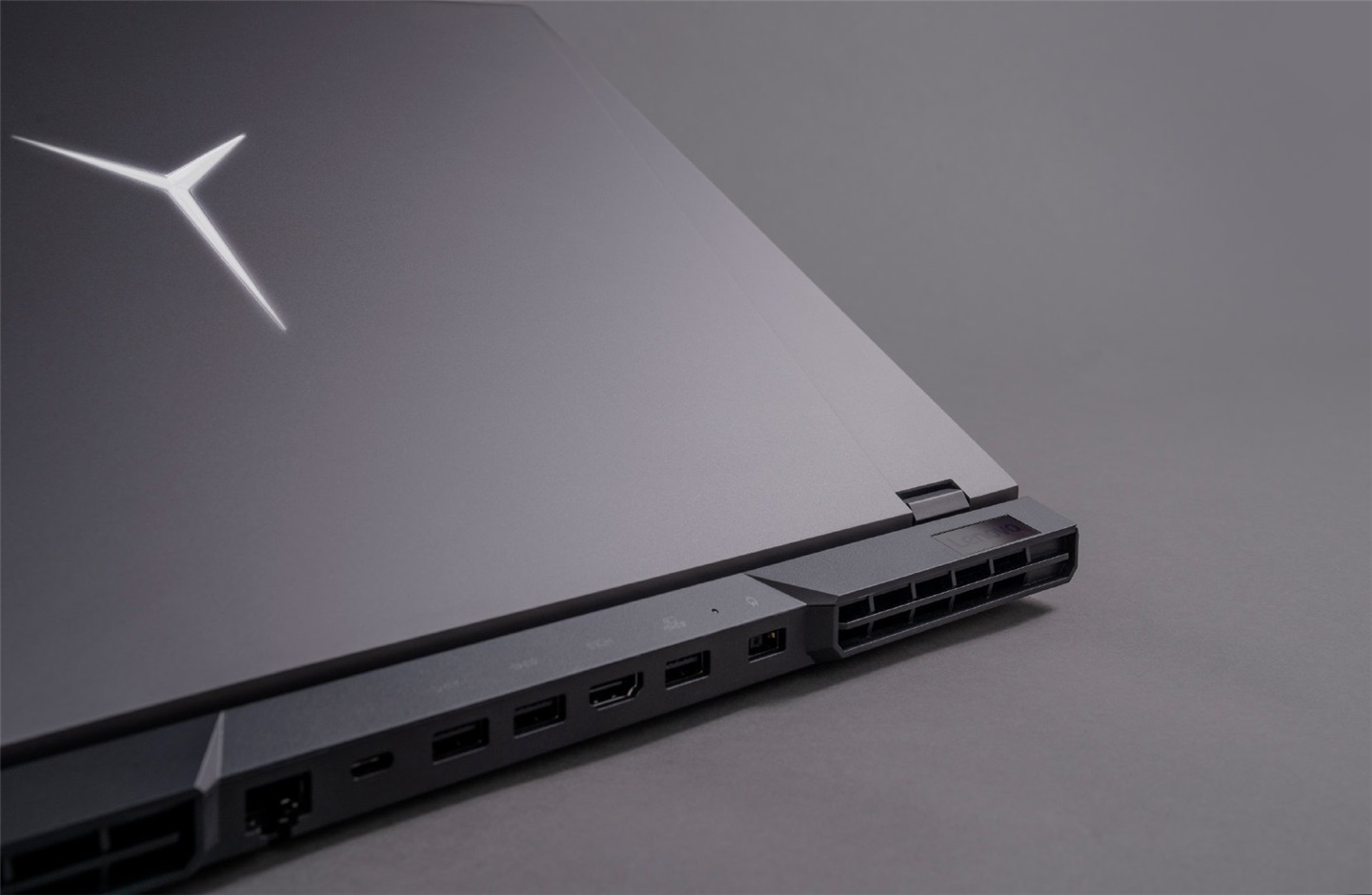 联想拯救者 R9000P 2021 国行版公布：大Y logo，165Hz 高刷屏__财经头条
