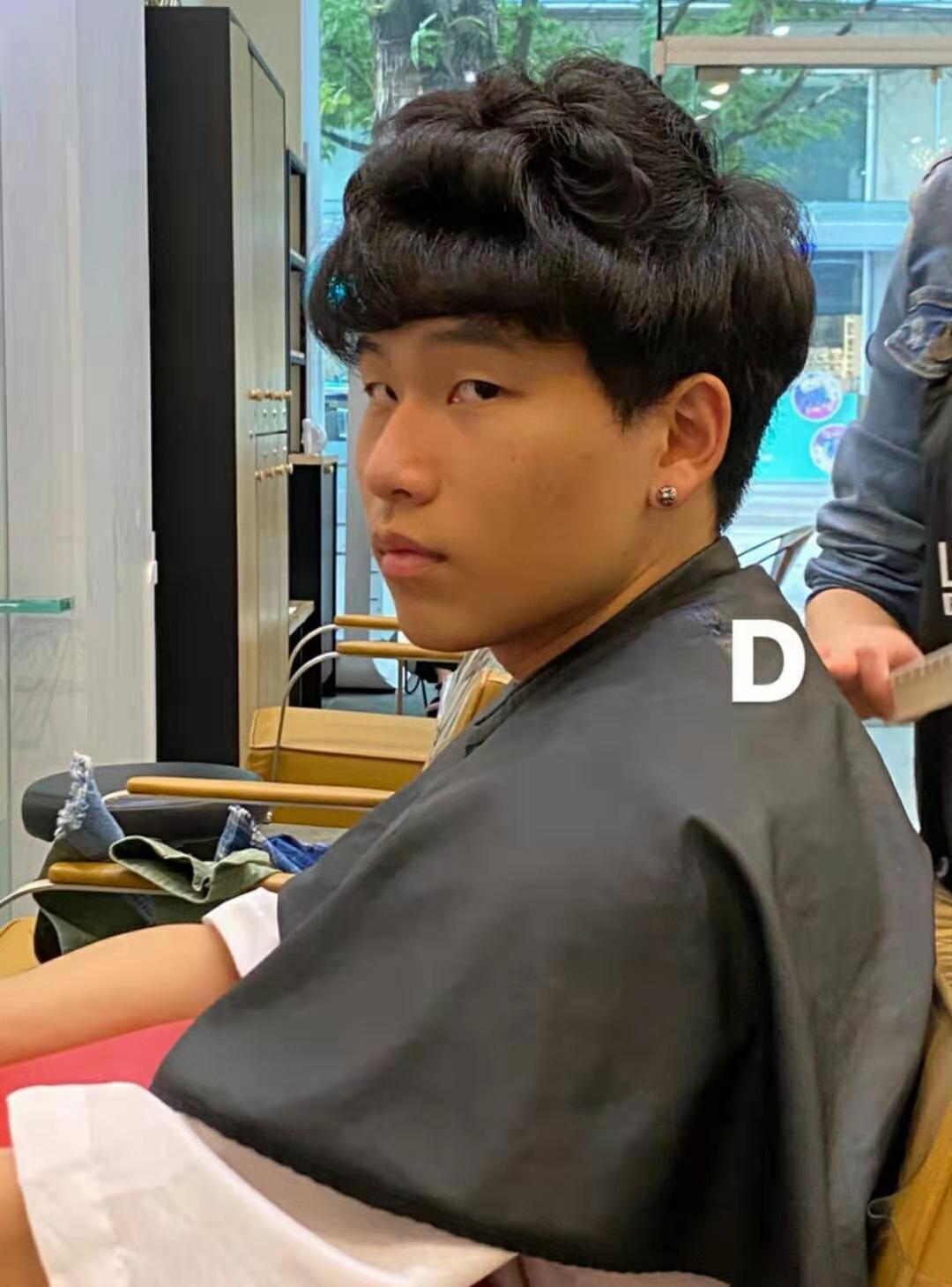 陈坤19岁儿子疑恋爱?火辣美女晒照为他庆生,陈尊佑被嘲颜值不如爹