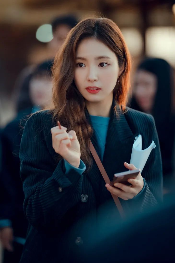 申世景的穿搭比86分的剧情还好看