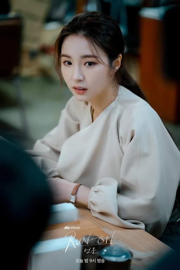 申世景的穿搭比86分的剧情还好看