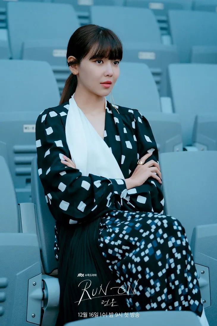 申世景的穿搭比86分的剧情还好看