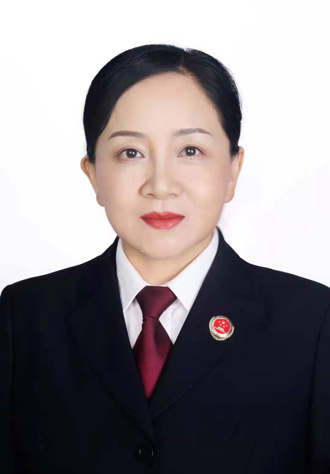 检察官的服装是什么样的(检察官帽子什么样图片)
