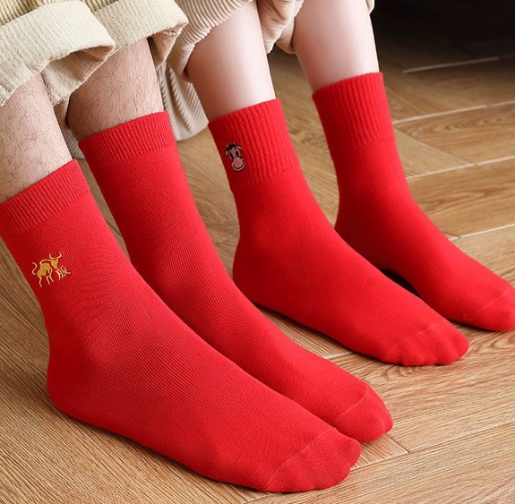 推荐新年红袜子太土试试它时尚百搭穿上好运一整年
