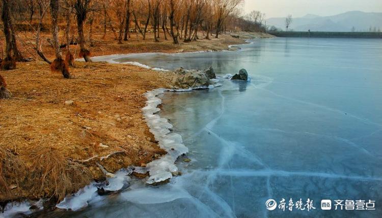 情报站|不一样的凝固世界!泰安曹家河结冰后景色如梦似幻