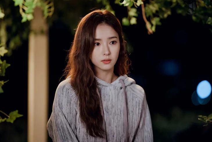 申世景的穿搭比86分的剧情还好看