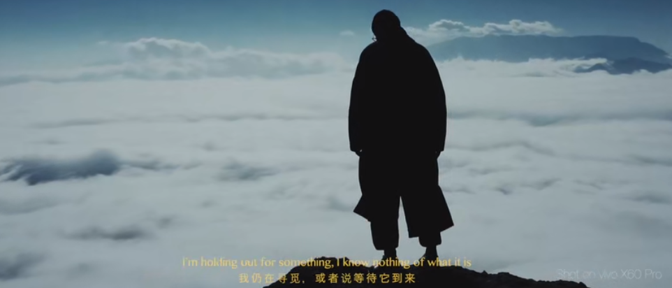 或许是一束指引的光,带你走出迷雾的丛林;或许是一朵鼓舞的云,带你登