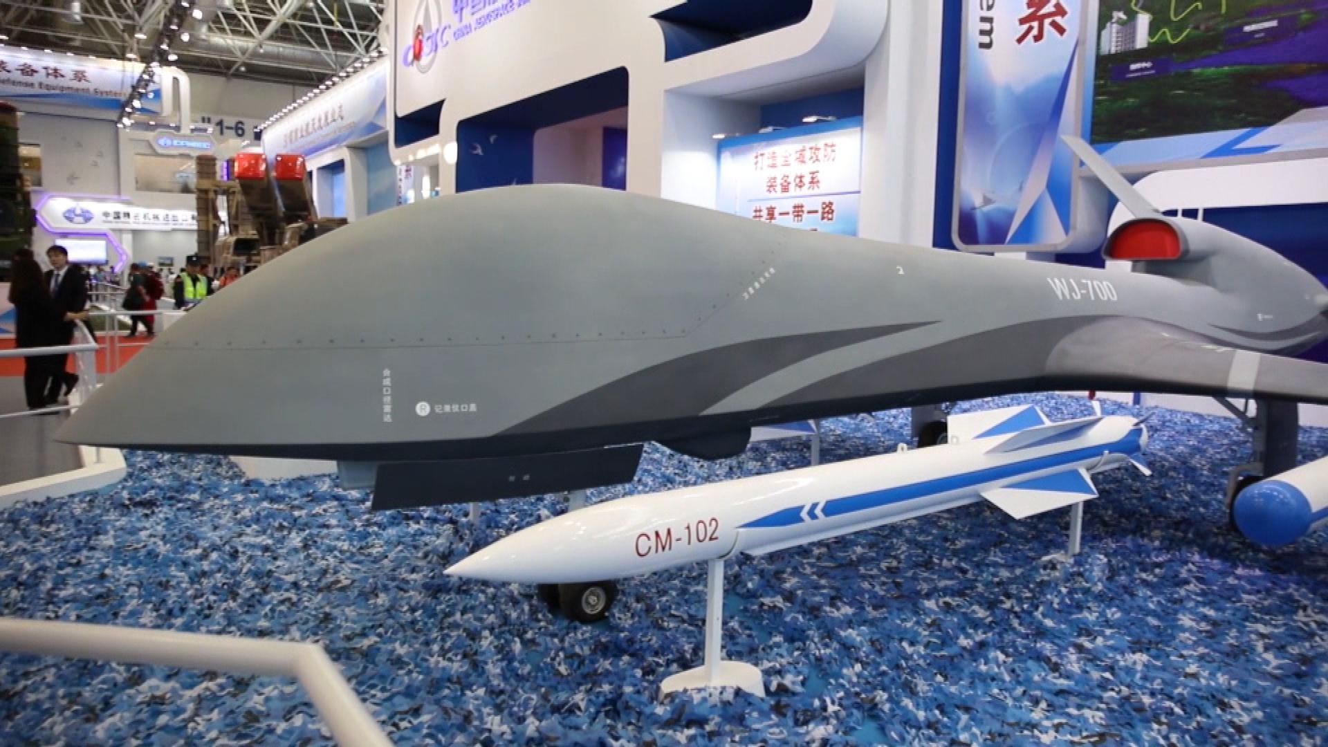 从珠海航展到靶场,杜文龙认为,wj-700无人机令人印象深刻.