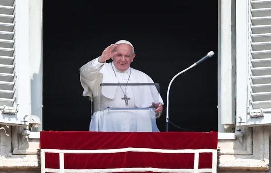 外媒：教皇方济各接种新冠疫苗 93岁前教皇同天注射