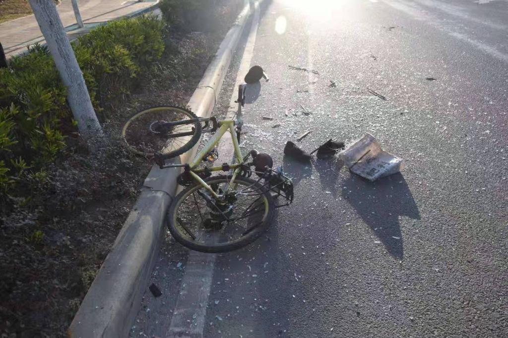 被撞自行车
