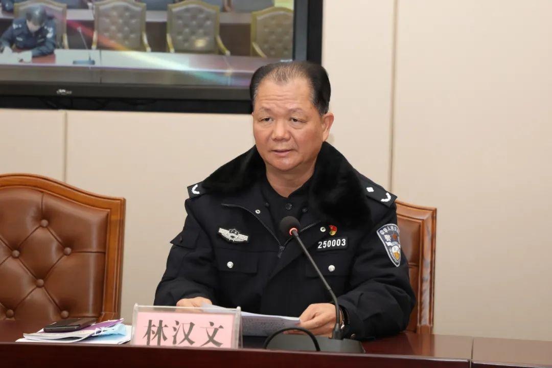 会议上,市公安局党委副书记,常务副局长林汉文总结了近三年来全市交通