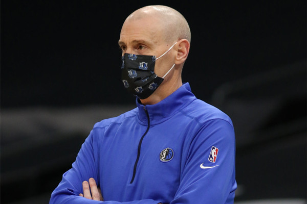 卡莱尔谈最后时刻没叫暂停:若能将球交给最好的球员会更好