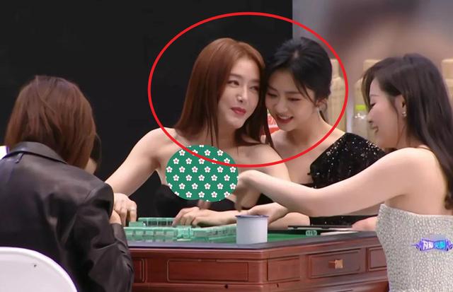 秦岚谭松韵同框画面太养眼看清两人状态确定有11岁年龄差