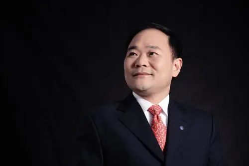 李书福卸任两家公司法人：李东辉徐志豪接任 目标指向重组、科技