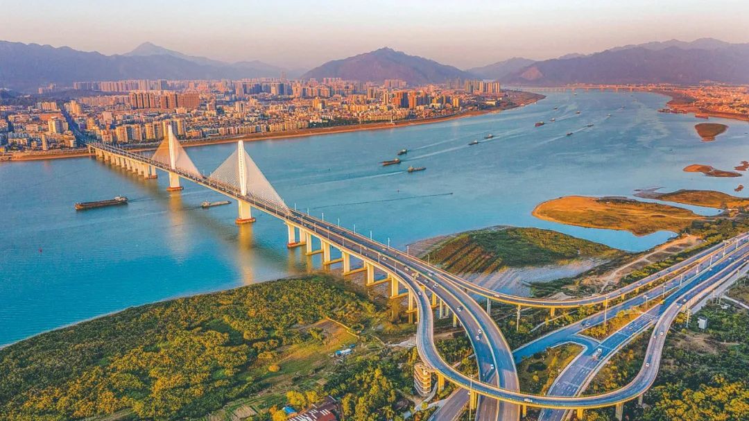 工程▲西江日报全媒体记者 李志斌 摄肇庆大桥雄卧西江之上↓↓↓肇