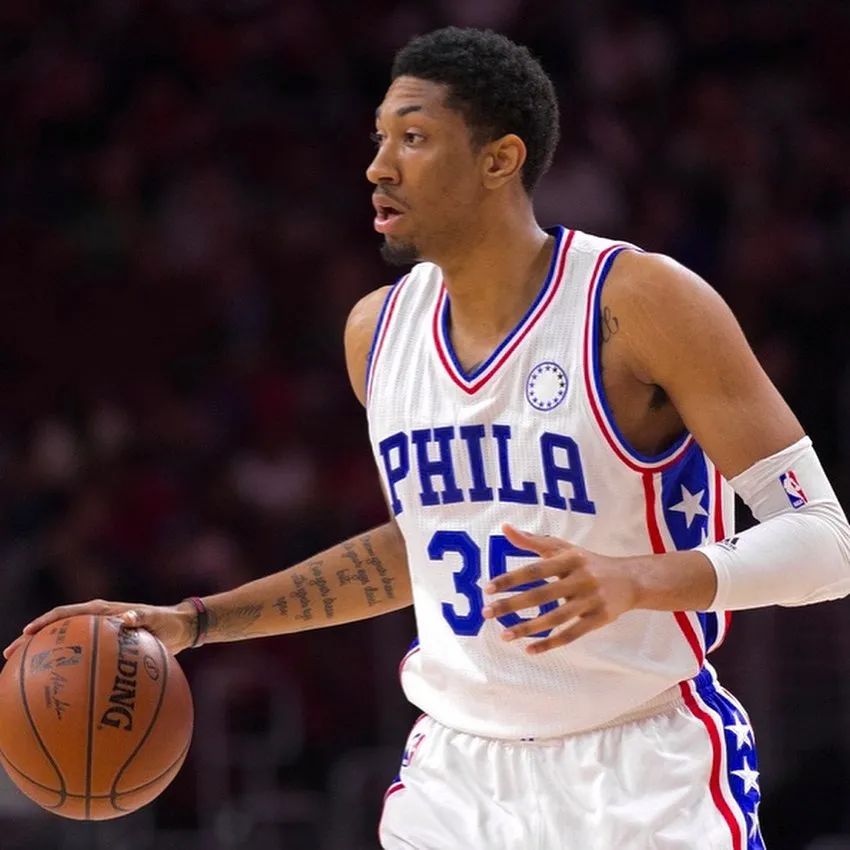 帕里什分享了这张照片:"这将是你所见过nba选秀中最悲伤的画面