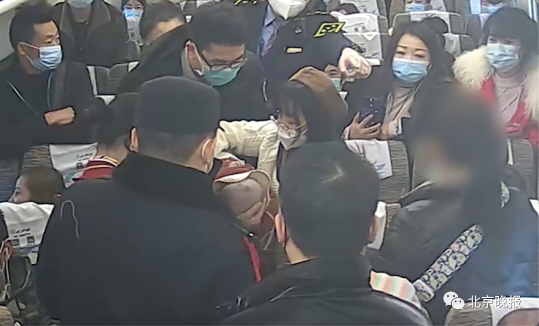 4名医学生联手救活窒息婴儿，事后感叹“学医真好啊！”休闲区蓝鸢梦想 - Www.slyday.coM