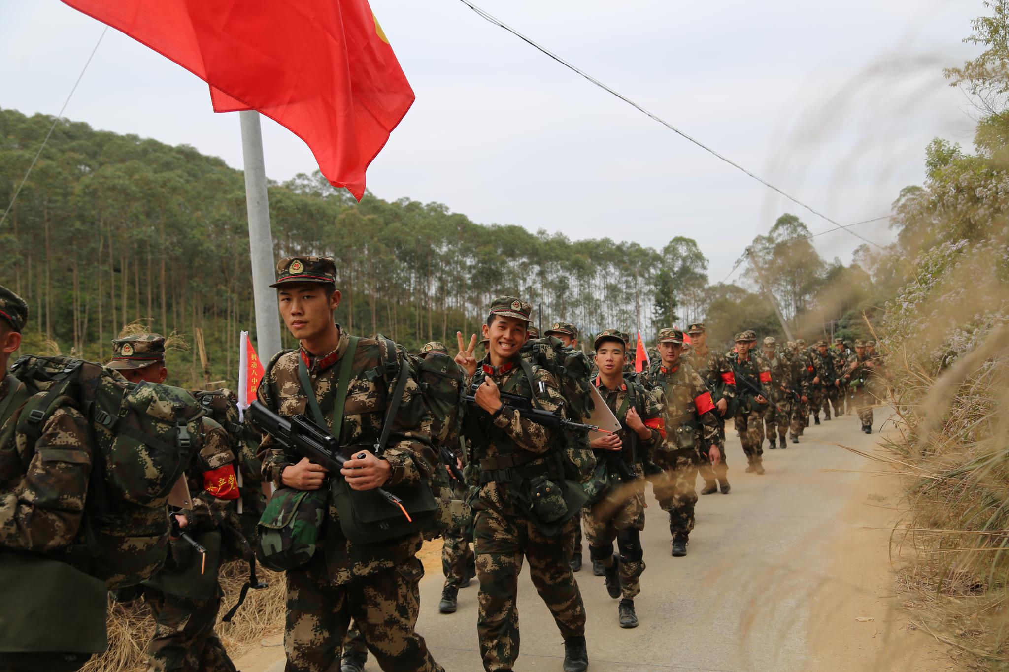 战味十足!武警广东总队冬季野营拉练圆满收官