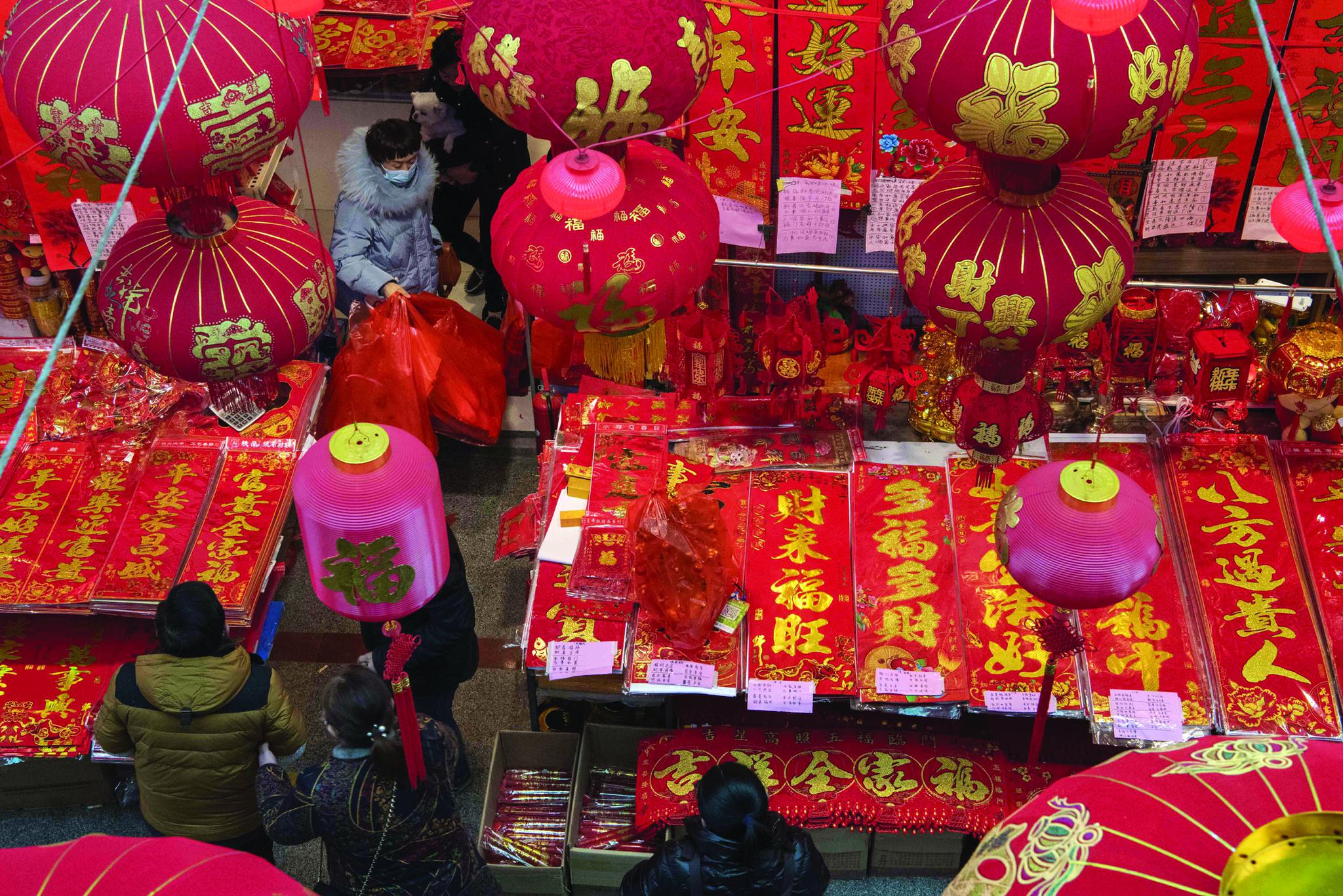 年货街实探：北海人开始热衷买高档春节装饰品，中国结卖得最好