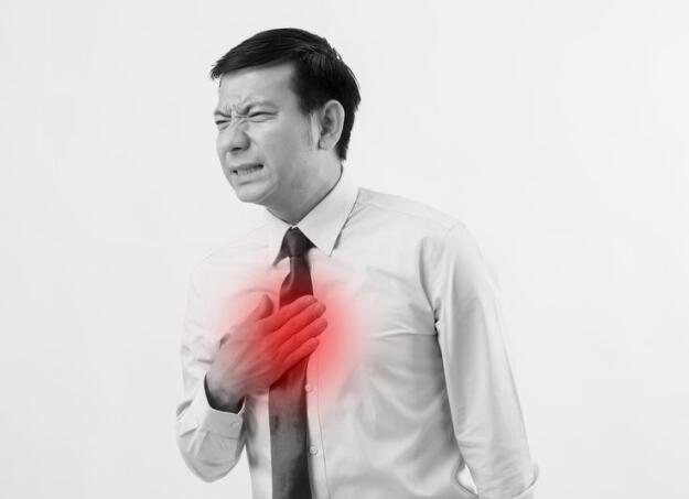 当以下四个症状找上自己时,可能是肺部癌变发出的求救信号|肺癌_新浪