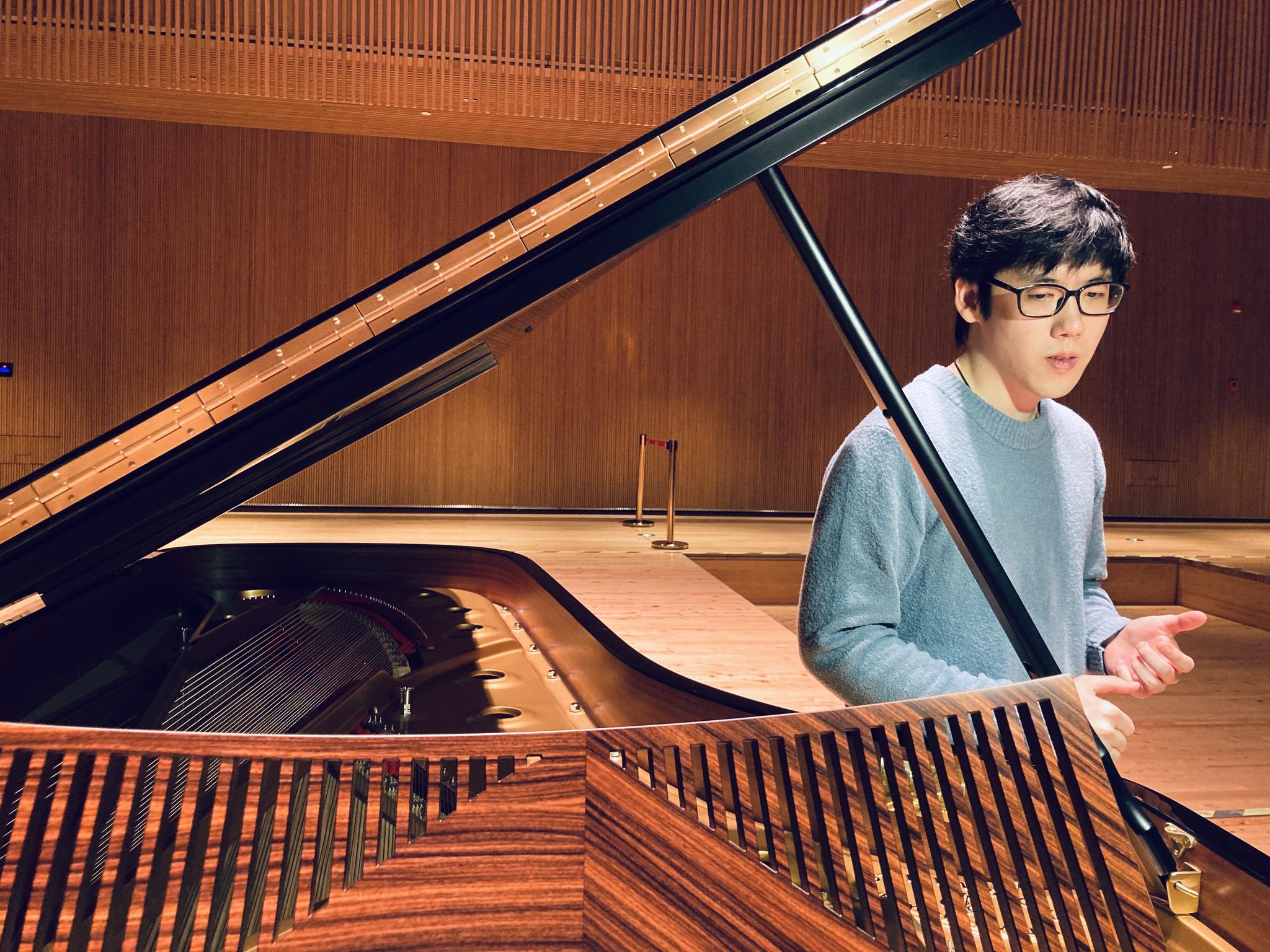 钢琴家张昊辰在"暖琴"现场解密