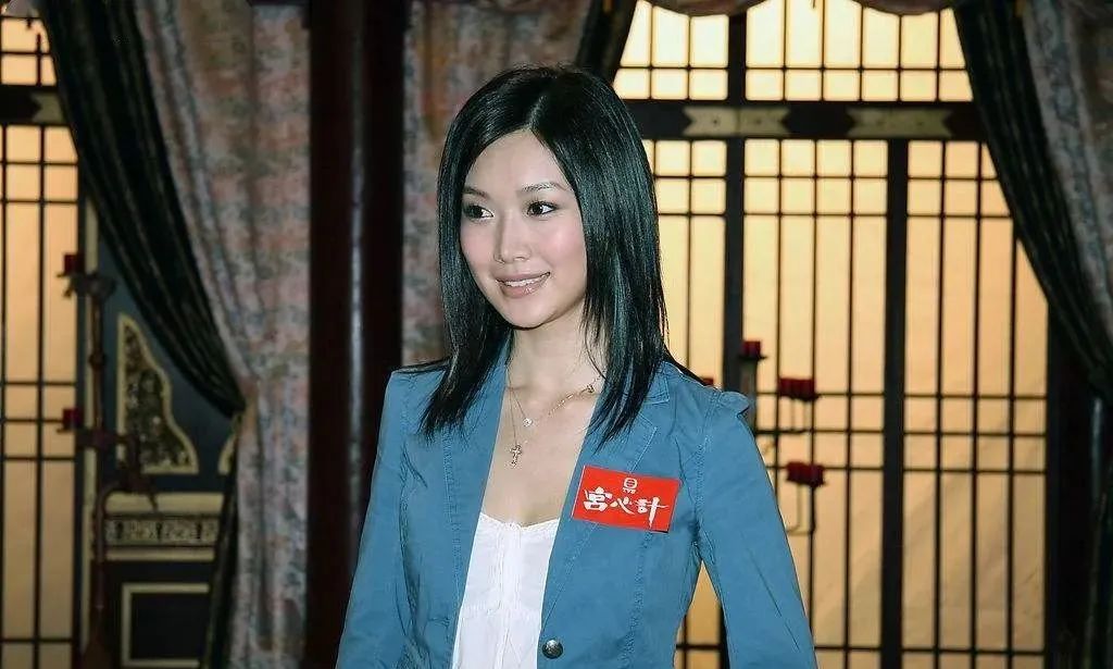 叶翠翠一家五口合照好温馨仨儿子各个帅气比前任黄有龙更幸福