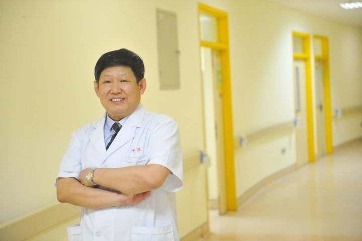 责任医者叶欣作为一名医生最大的责任是给病人治好病