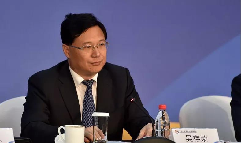 经表决,接受吴存荣,屈谦同志辞去重庆市人民政府副市长职务,报请重庆