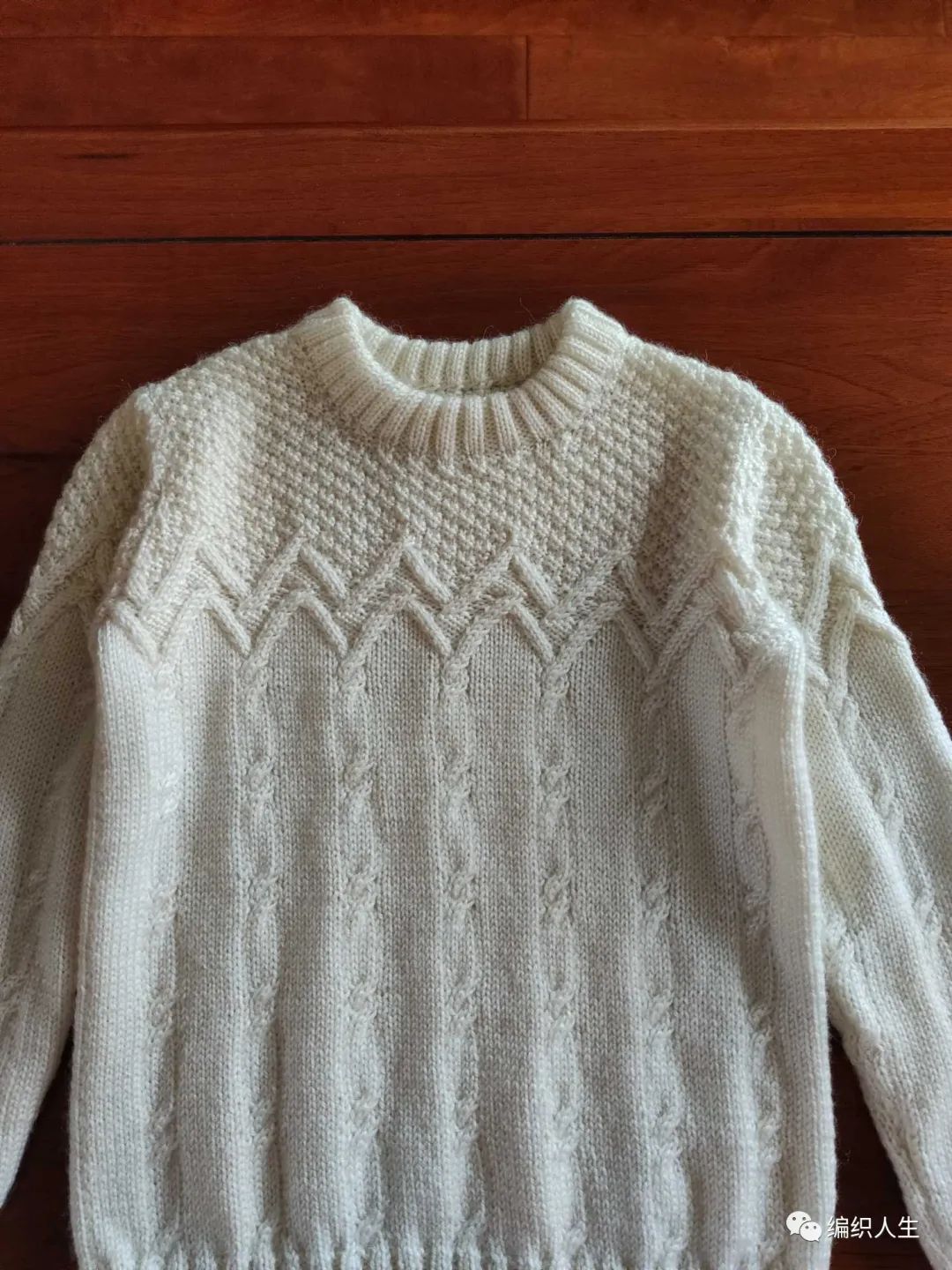 白色绞花中童圆领棒针套头毛衣有编织图解