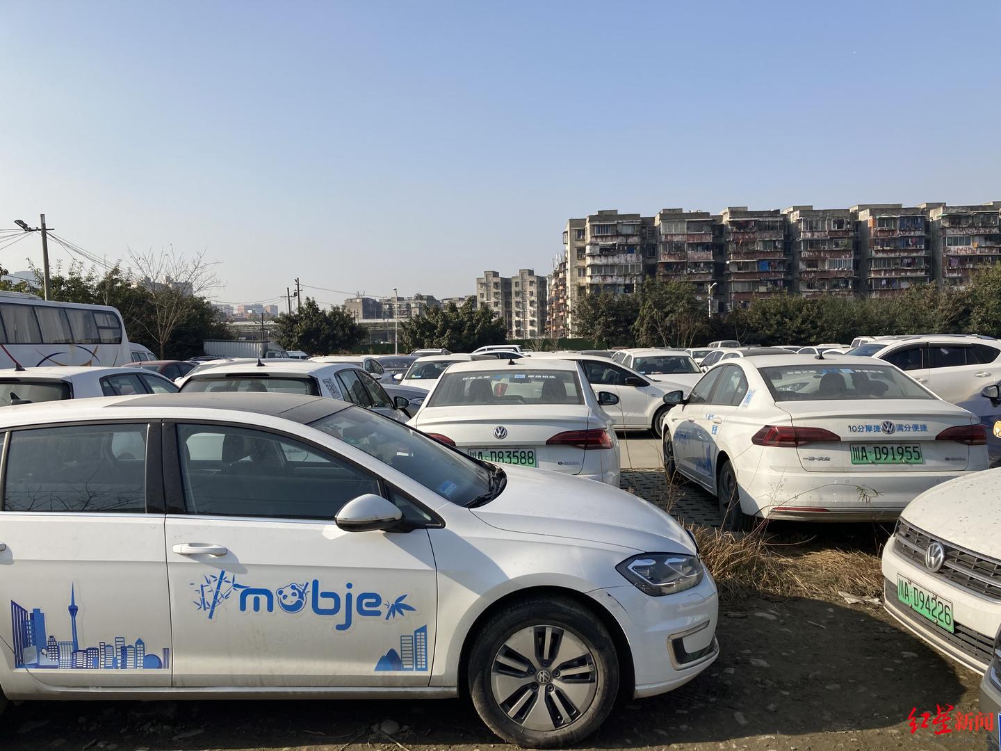 地铁站外停车场被共享汽车"霸占"!街道办回应