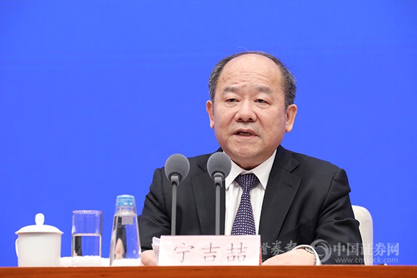 宁吉喆：政府工作报告提出的宏观调控主要目标已经实现 好于预期