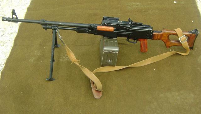 最轻的通用机枪俄军士兵独有的快乐超过100个国家使用过