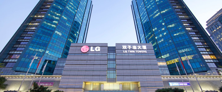 ▲ 离开中国时，LG 将在北京自建的双子座大厦出售，成交价约 80 亿元。 图片来自：ceosuite