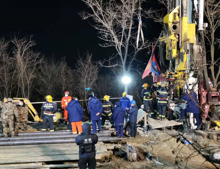 【栖霞笏山金矿事故救援报道】两次向井下投放给养 初步满足2天生存