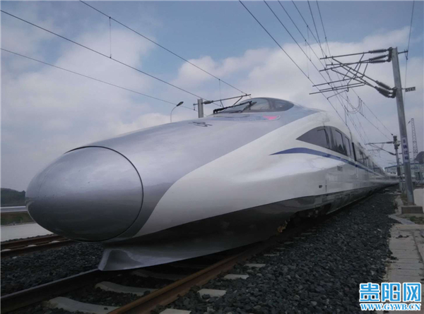 正文  "从运行时速和定员看,crh380a(定员556人)