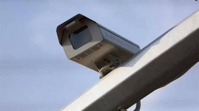 对于众多车辆驾驶员关注的"道路监控设备补光灯亮度过高"问题,公安