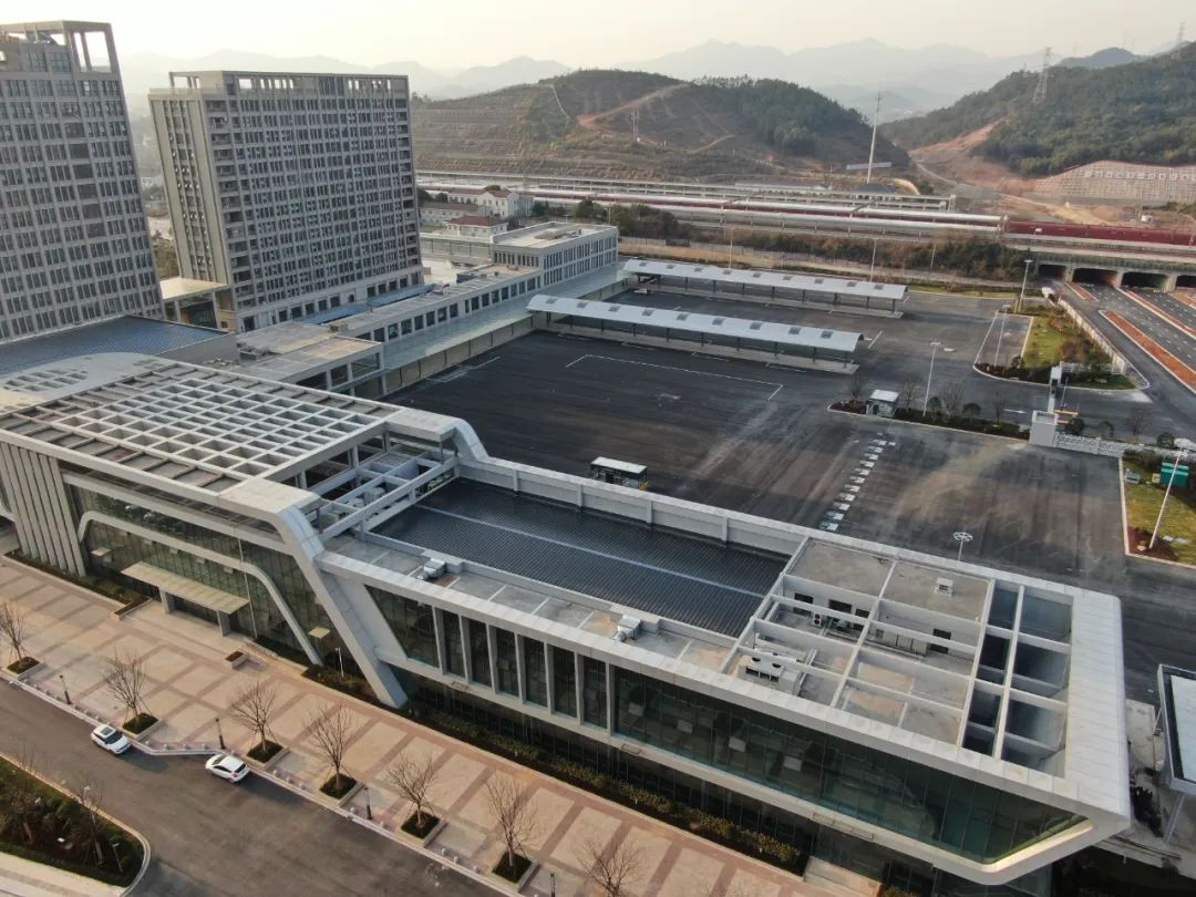 江山交通再升级!市综合交通客运枢纽开始试运营啦!|高铁_新浪新闻