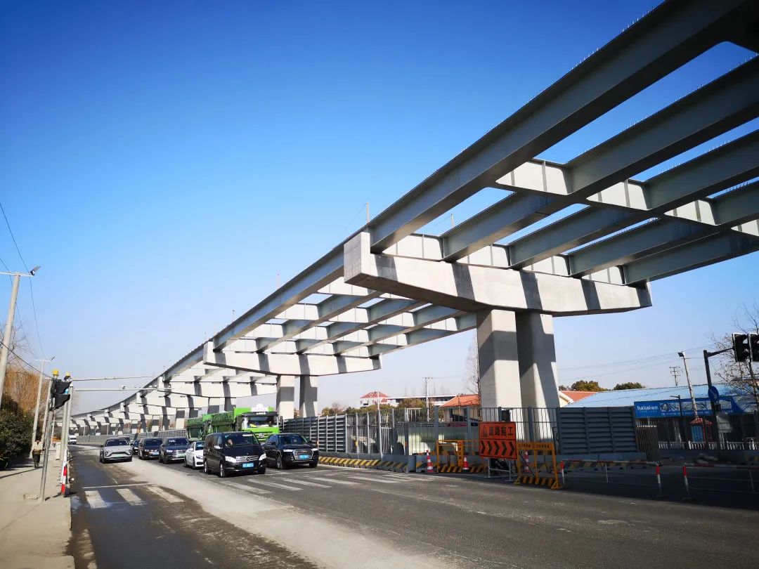交通军工路快速路新进展这个区段高架桥雏形初现