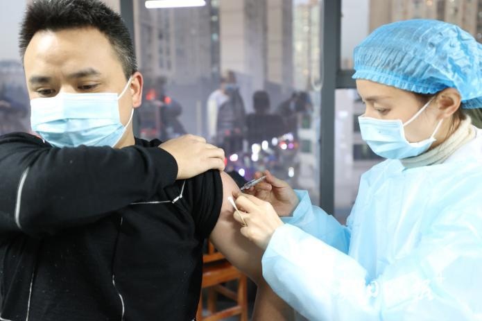 组图|贵阳云岩区新冠疫苗接种工作有序开展|贵阳|新冠肺炎_新浪新闻